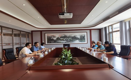 11.中国房地产协会养老工业委员会、吉林省房地产协会相关向导对利国娱乐国际老牌w66·南山书院举行实地考察_副本.jpg