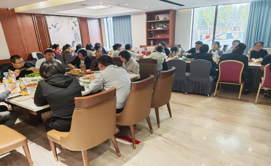 2.长白山利国娱乐国际老牌w66旅馆开展年中团建_副本.jpg