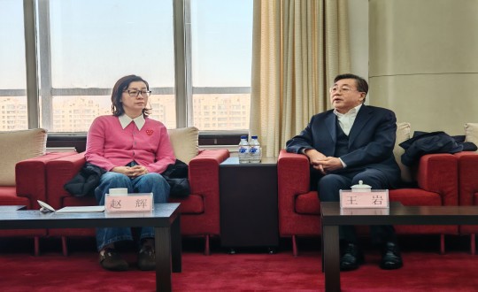 3.王岩董事长与长春市人大常委会副主任赵辉座谈交流.jpg